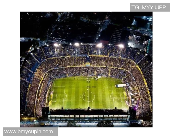 足球明星转战篮球场展现运动全能实力瞬间引热议