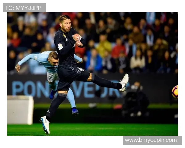 激情对决巅峰时刻足球巨星全力拼抢展现极致防守艺术